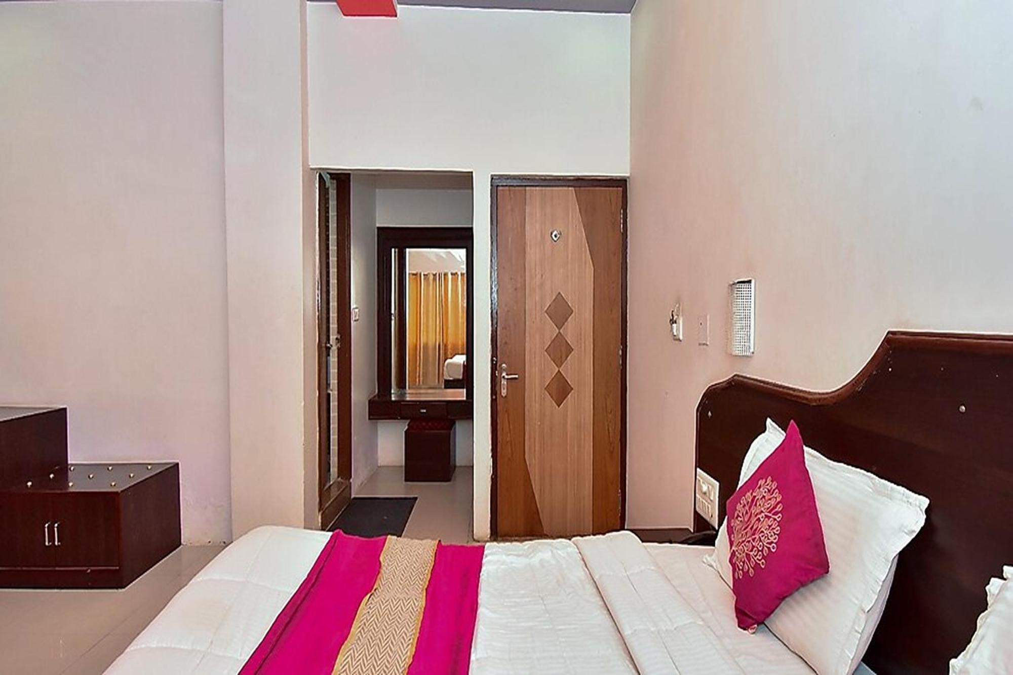 Hotel Deep Palace Near Bus Stand Udaipole Удайпур Екстериор снимка