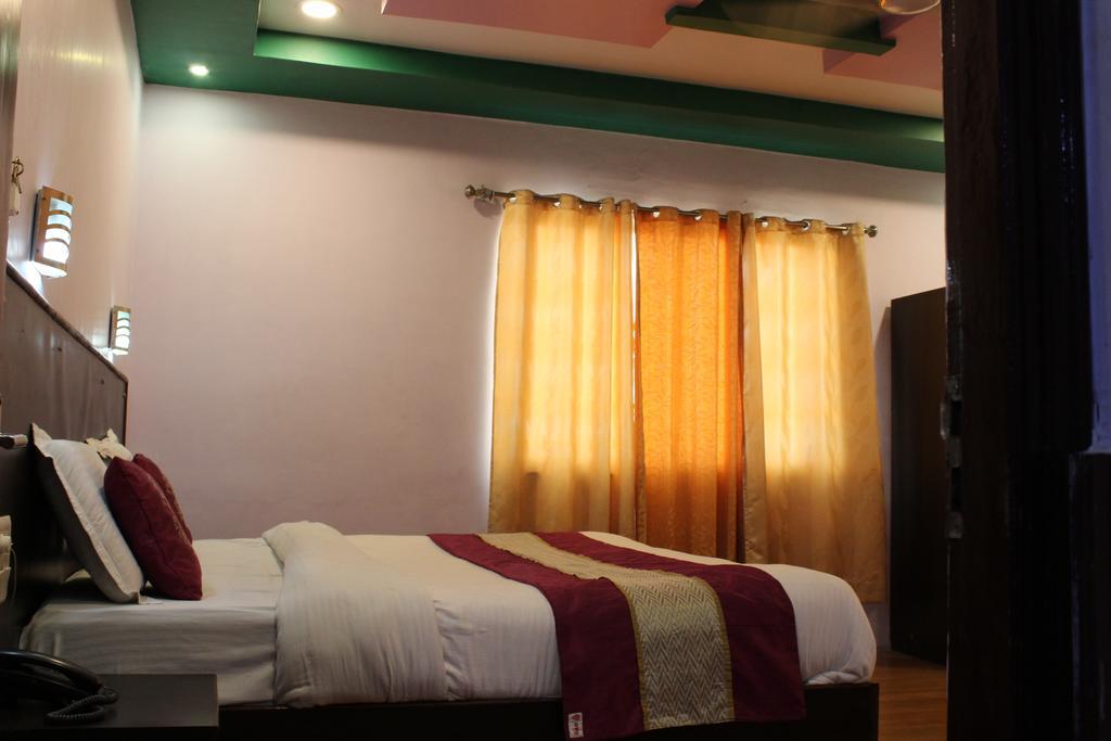 Hotel Deep Palace Near Bus Stand Udaipole Удайпур Екстериор снимка
